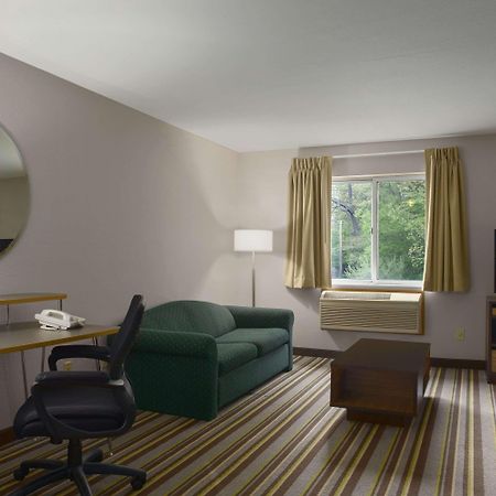 Super 8 By Wyndham Manistee Ξενοδοχείο Εξωτερικό φωτογραφία