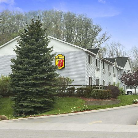 Super 8 By Wyndham Manistee Ξενοδοχείο Εξωτερικό φωτογραφία