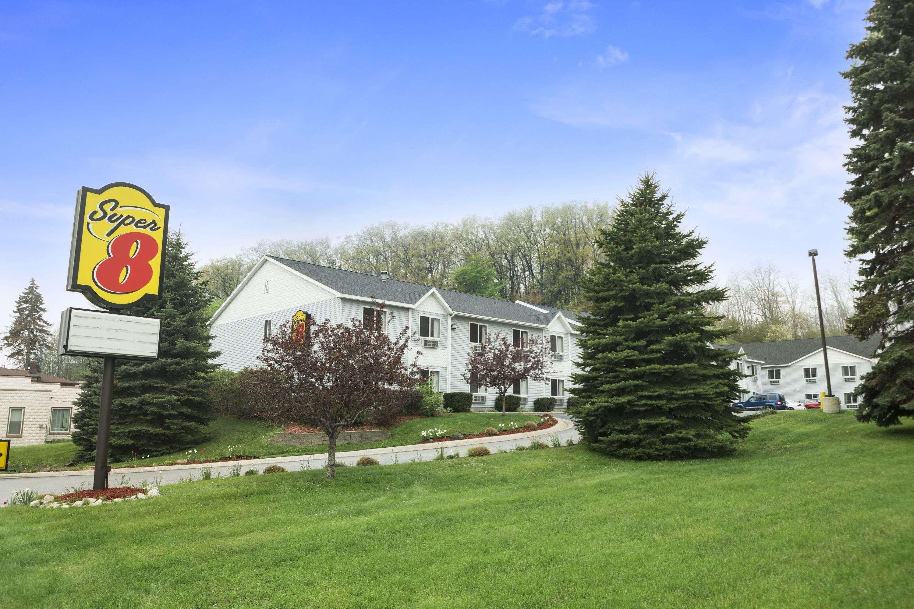 Super 8 By Wyndham Manistee Ξενοδοχείο Εξωτερικό φωτογραφία