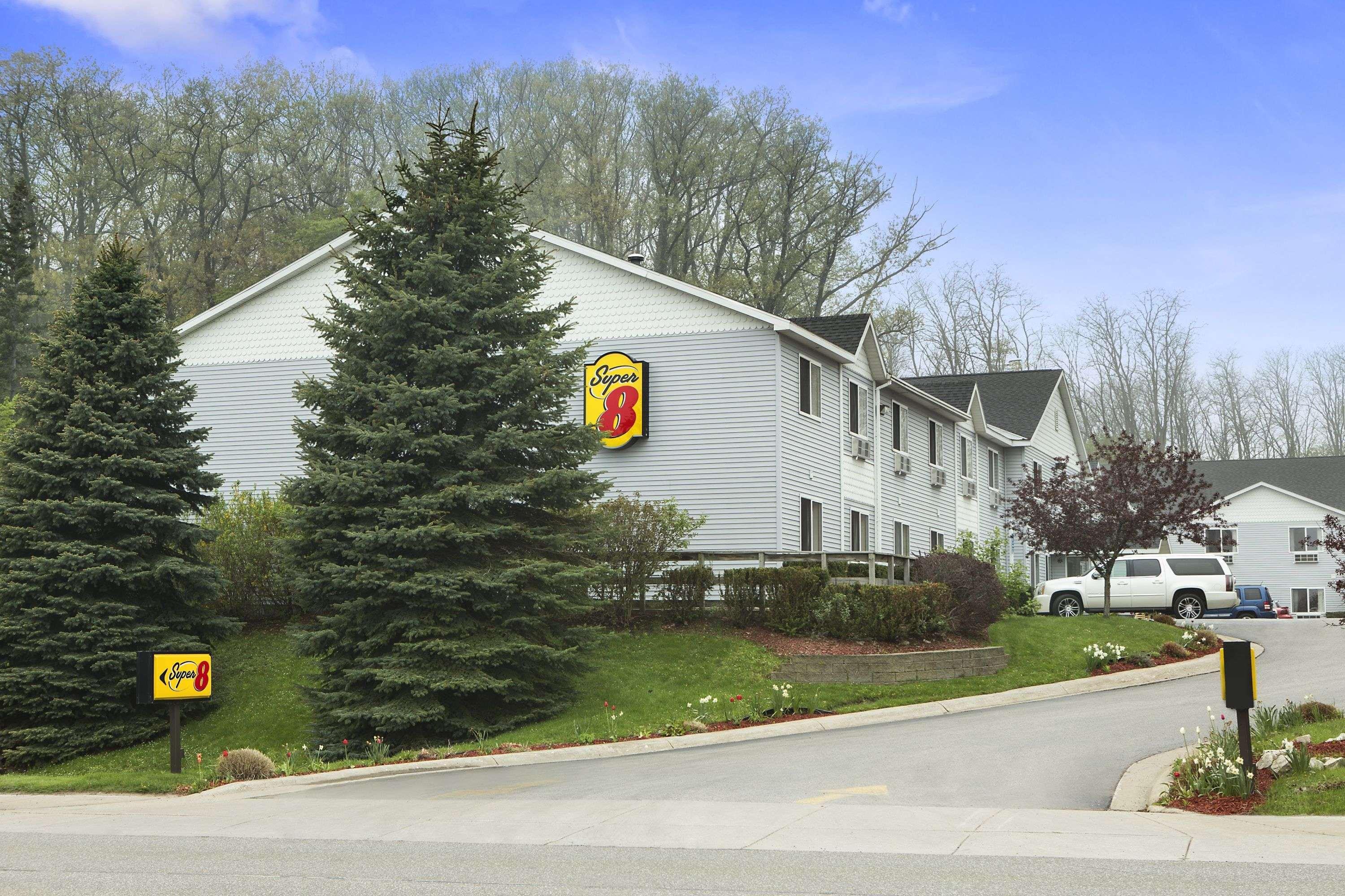 Super 8 By Wyndham Manistee Ξενοδοχείο Εξωτερικό φωτογραφία